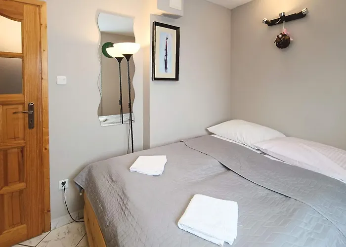 Goscinne Janina Bochenczak *